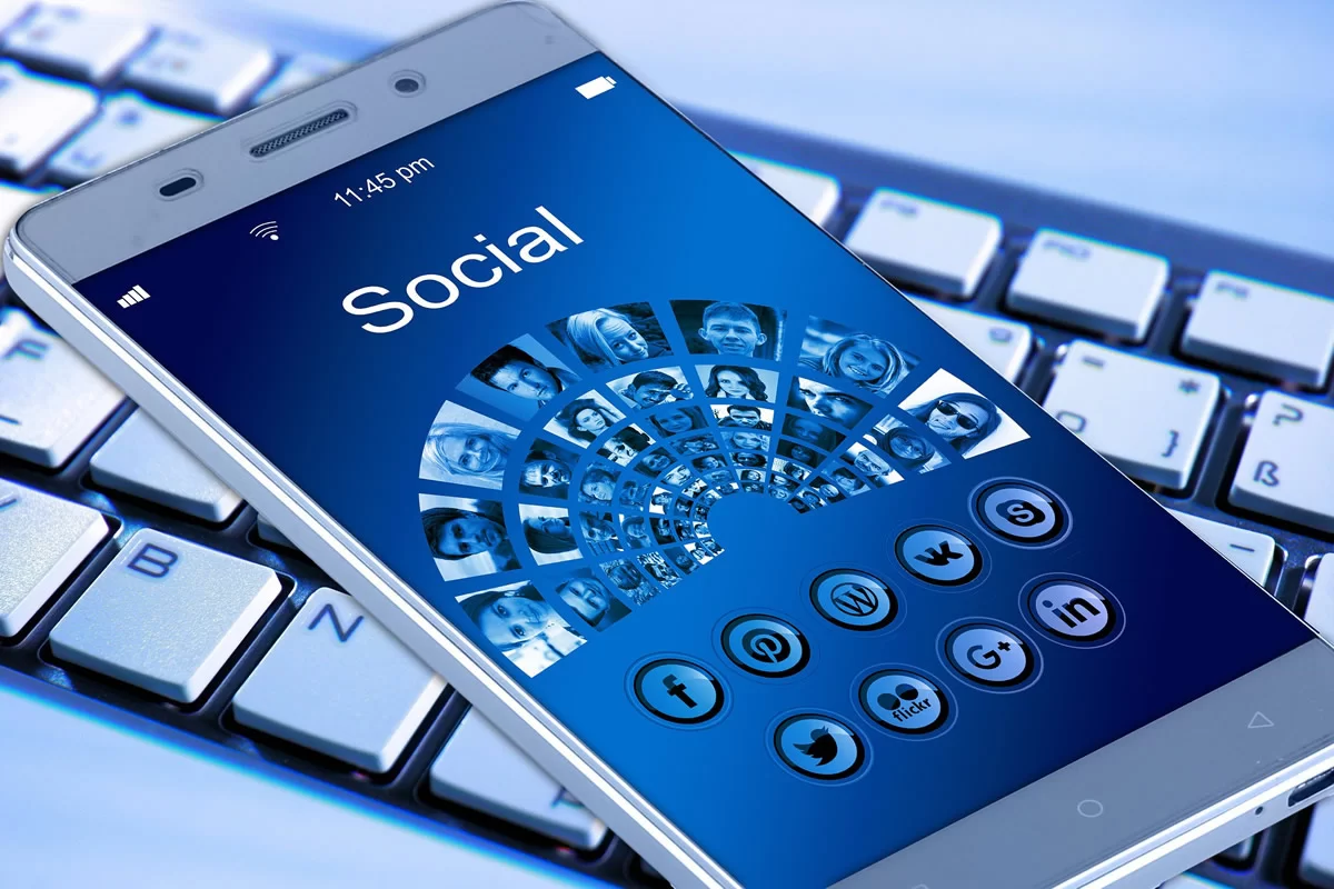 How social media can help your business mobile phone